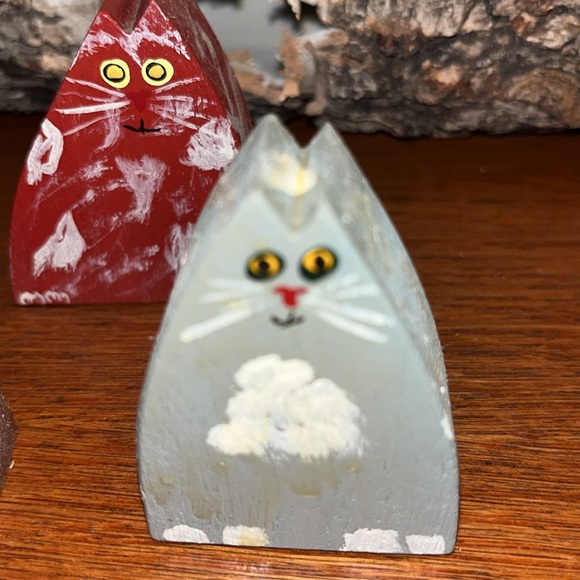 Folk art hand cut & painted wooden cats - Picture 4 of 13